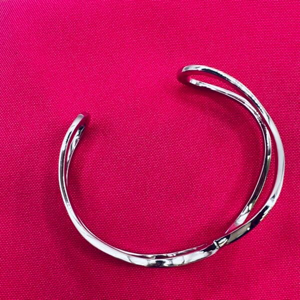 silver kiss bangle