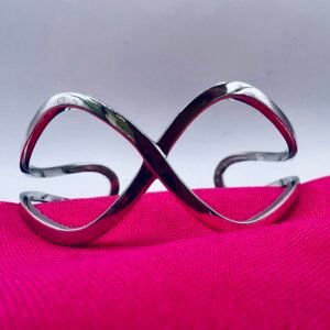 silver kiss bangle